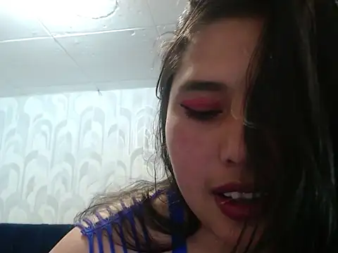 Lovingmoraxx online show from October 16, 2025, 2:40 pm