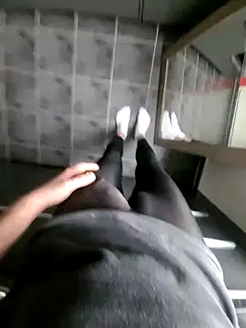 rezzzze online show from November 10, 2025, 8:35 am