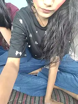 Unique girls90 online show from March 4, 2026, 7:47 am