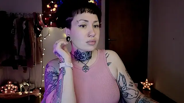 Senorita  Dakota online show from November 15, 2025, 3:26 am