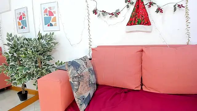 chloejhonson online show from November 26, 2025, 12:17 pm