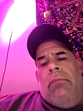 Snapshot of DeeBestEver chatting on November 12, 2025, 1:11 pm DeeBestEver online show from November 12, 2025, 1:11 pm