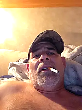 Snapshot of DeeBestEver chatting on November 19, 2025, 4:51 pm DeeBestEver online show from November 19, 2025, 4:51 pm