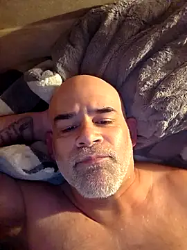 Snapshot of DeeBestEver chatting on November 20, 2025, 1:55 pm DeeBestEver online show from November 20, 2025, 1:55 pm