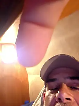 Snapshot of DeeBestEver chatting on November 26, 2025, 8:48 am DeeBestEver online show from November 26, 2025, 8:48 am