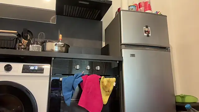 nanaisbackk online show from November 4, 2025, 8:13 am