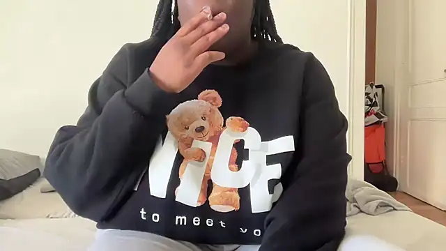 nanaisbackk online show from April 6, 2026, 9:32 am