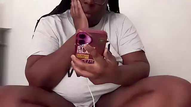 nanaisbackk online show from April 10, 2026, 8:57 pm