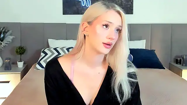 SugarWhisper online show from November 5, 2025, 4:51 pm