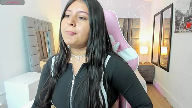 AnnaSwift  online show from December 2, 2025, 4:18 am