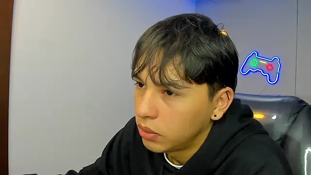 StiwenTwink online show from October 27, 2025, 2:32 pm