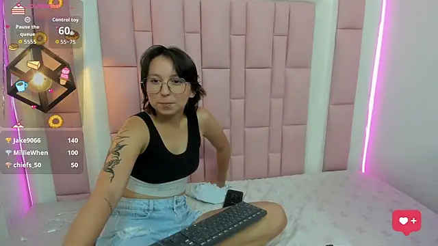 Snapshot of Klaret_Toy chatting on April 28, 2026, 2:27 am Klaret Toy online show from April 28, 2026, 2:27 am
