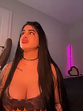 Niinarosee online show from March 29, 2026, 5:24 pm