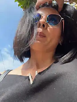 SaraMistick online show from December 18, 2025, 2:23 pm