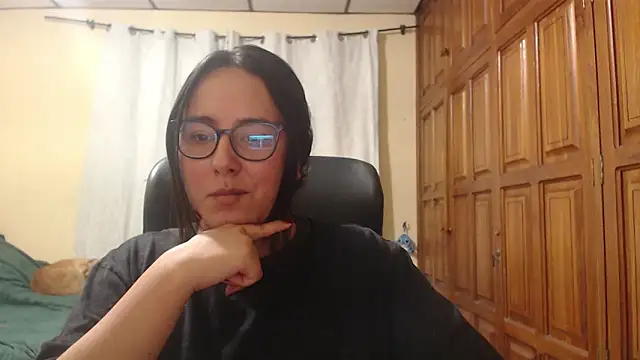 Venus cat  online show from February 16, 2026, 9:33 pm