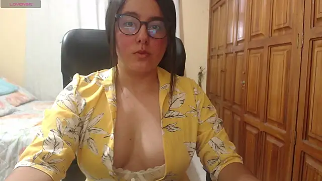 Venus cat  online show from June 24, 2026, 10:20 pm