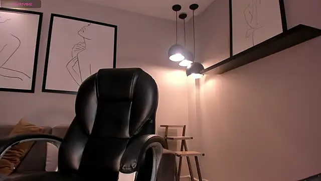 EmilyJohnsonX1 online show from November 18, 2025, 3:01 am