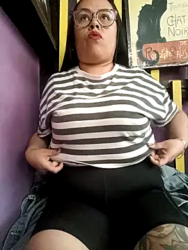 Snapshot of Italia_12 chatting on October 17, 2025, 9:39 pm Italia 12 online show from October 17, 2025, 9:39 pm