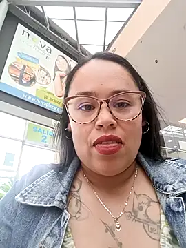 Italia 12 online show from November 14, 2025, 9:35 pm