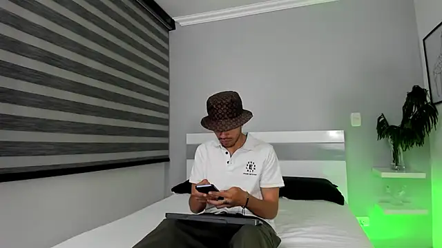 ZaynShadow online show from October 18, 2025, 5:21 am