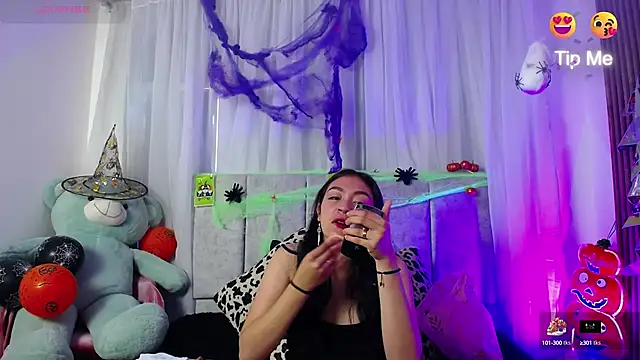 emy brunette online show from October 14, 2025, 11:55 am