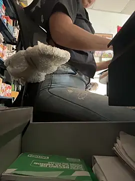 Sofi kim  online show from November 14, 2025, 4:28 pm