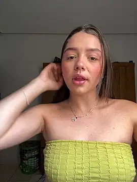 luiza barcelos online show from October 13, 2025, 1:22 pm