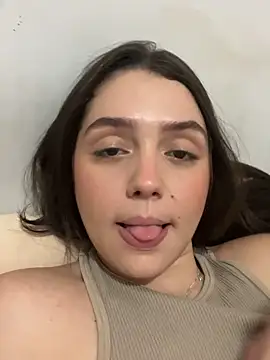 luiza barcelos online show from October 17, 2025, 8:55 pm