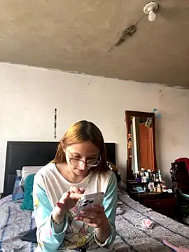 imariahot online show from October 7, 2025, 2:47 pm