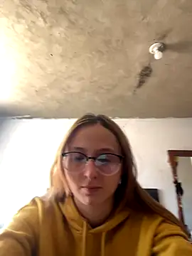 imariahot online show from October 15, 2025, 2:06 pm