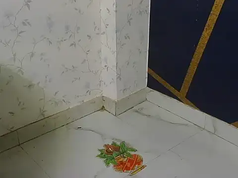 shiny-krisha online show from November 2, 2025, 4:04 am