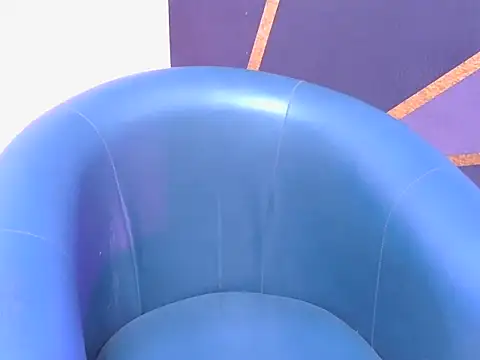 shiny-krisha online show from November 10, 2025, 4:33 am