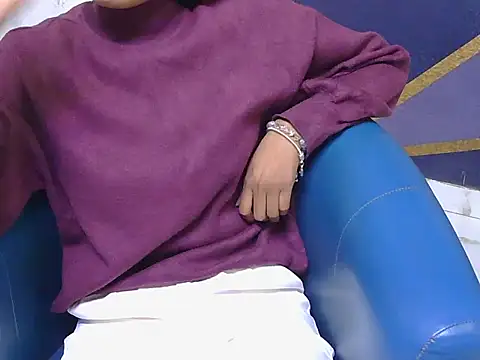 shiny-krisha online show from November 12, 2025, 4:13 am