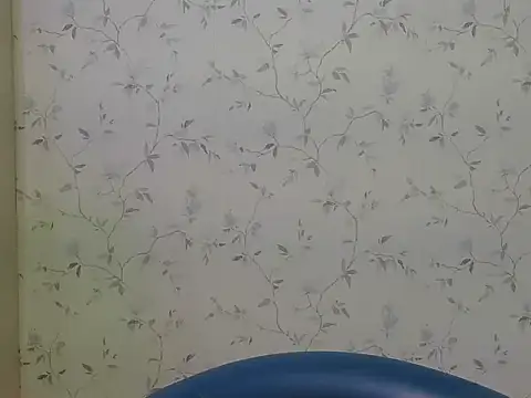 shiny-krisha online show from November 30, 2025, 4:05 am