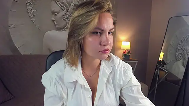 AriaEven online show from October 10, 2025, 10:14 am