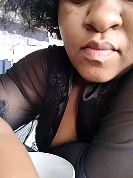 Snapshot of thicknjuicyx chatting on October 7, 2025, 7:27 am thicknjuicyx online show from October 7, 2025, 7:27 am