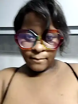 Snapshot of thicknjuicyx chatting on October 8, 2025, 4:37 pm thicknjuicyx online show from October 8, 2025, 4:37 pm