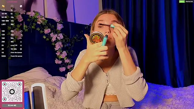 JulieLupo online show from October 28, 2025, 6:06 am