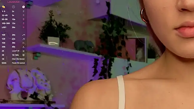 JulieLupo online show from December 5, 2025, 6:11 am