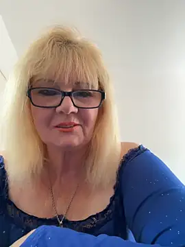 Snapshot of BoloshkaBlonda chatting on October 7, 2025, 10:34 am BoloshkaBlonda online show from October 7, 2025, 10:34 am