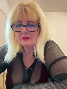 Snapshot of BoloshkaBlonda chatting on October 10, 2025, 12:09 am BoloshkaBlonda online show from October 10, 2025, 12:09 am