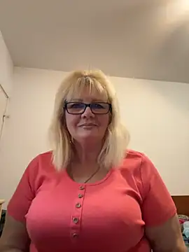 Snapshot of BoloshkaBlonda chatting on October 14, 2025, 9:04 pm BoloshkaBlonda online show from October 14, 2025, 9:04 pm