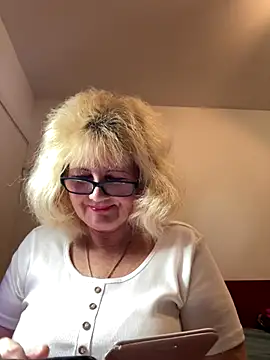 Snapshot of BoloshkaBlonda chatting on October 15, 2025, 7:36 pm BoloshkaBlonda online show from October 15, 2025, 7:36 pm