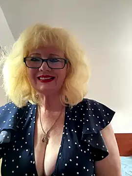 BoloshkaBlonda online show from October 22, 2025, 7:52 am