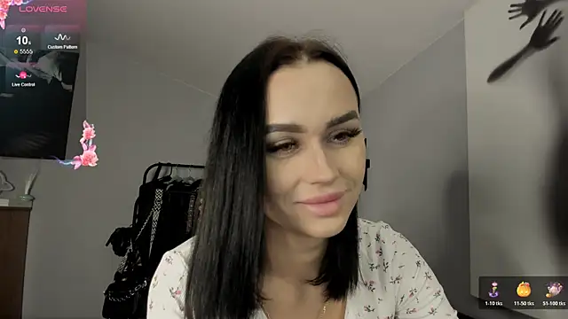 Snapshot of Lisa__Johnson chatting on November 12, 2025, 12:11 am Lisa Johnson online show from November 12, 2025, 12:11 am