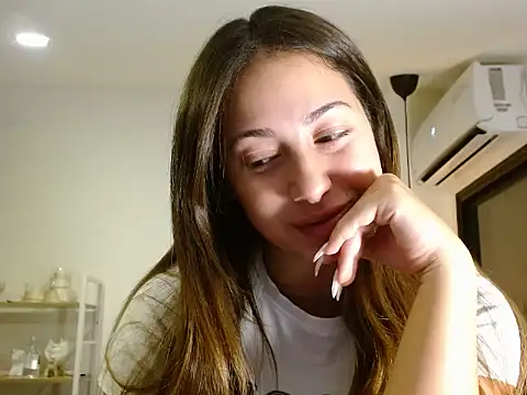 poppysinclair online show from October 14, 2025, 5:47 pm