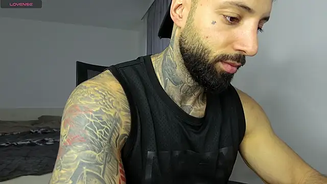 MasculineGuy99 online show from December 5, 2025, 8:34 am