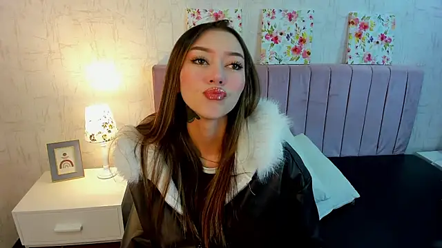 Olivia johansson online show from November 10, 2025, 4:33 am