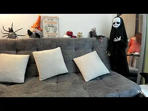 Bombom18  online show from October 9, 2025, 2:26 pm