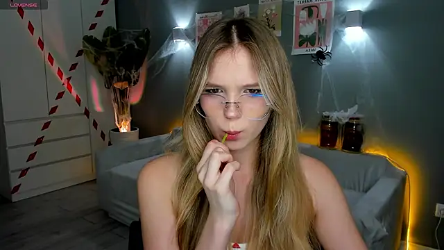 linakorvin online show from October 29, 2025, 1:24 pm